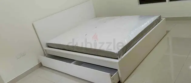 IKEA malam king size 180/200bed with IKEA mattress and 2 storage drawers underneath