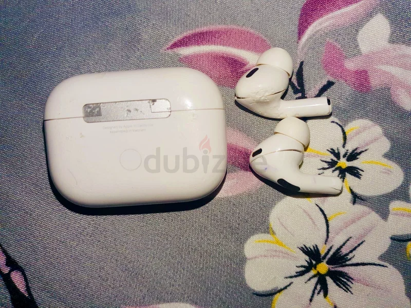 سماعات أبل إيربودز برو من نوع سي، العلبة فقط63190118677889111