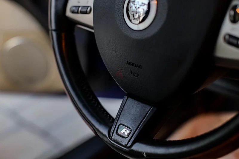 Jaguar XKR63176168698243112