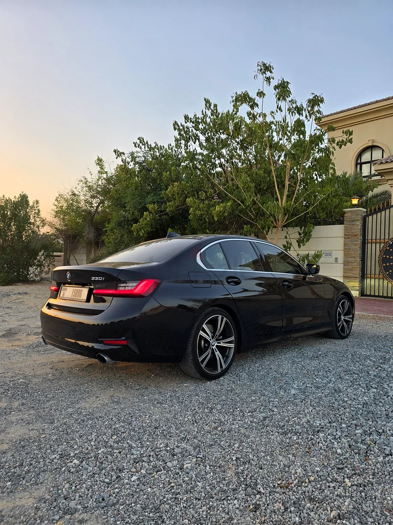 BMW 330i immaculate condition63158800712578113