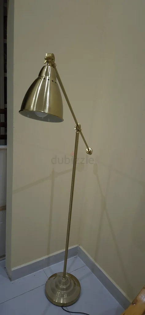 مصباح أرضي أنيق من النحاس الأصفر63220831597569112