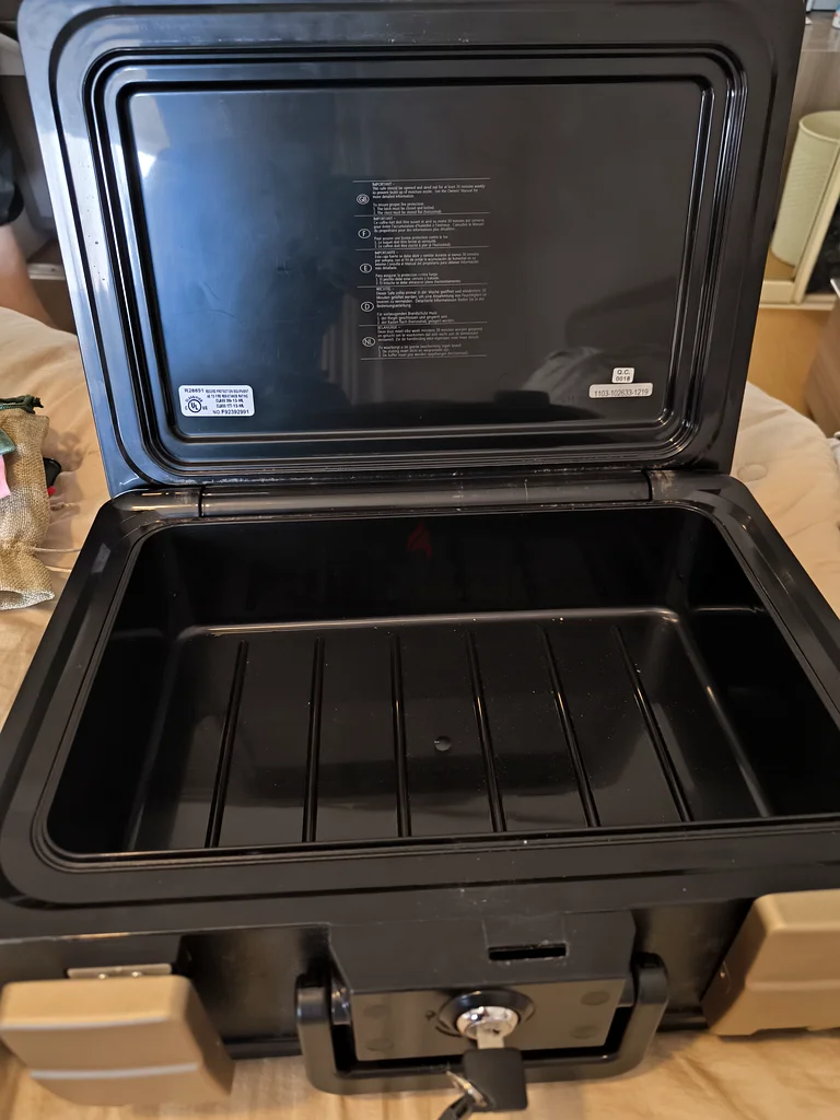 Heavy-Duty Honeywell Lockable Storage Box for documents , jewelry and watches63259188576001112