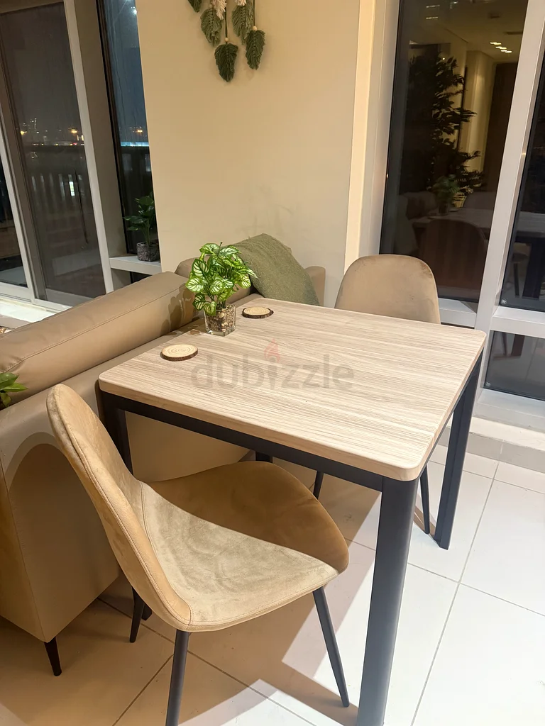 Stylish Dining Table with Chairs Set63216829652993111