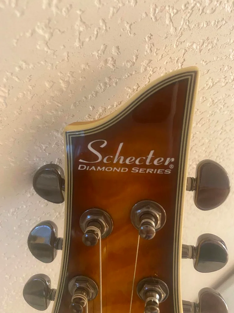 Guitar63205879360386113