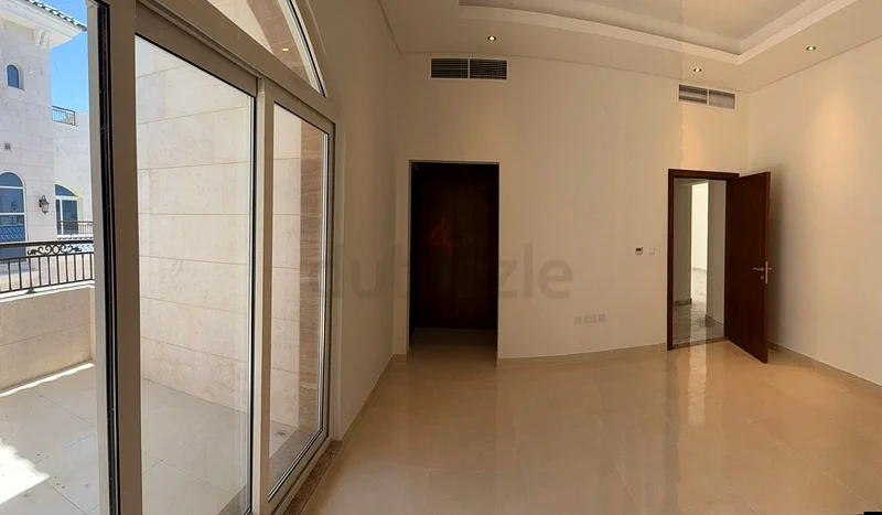 جديد بالكامل / 4 غرف نوم + خادمة + 3 دقائق مشيًا إلى شاطئ كايت63130491213699113