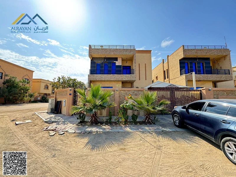 للبيع، فيلا فاخرة جديدة مقابل المسجد، موقع مميز - تشطيب ممتاز جدًا - مساحة بناء كبيرة، ملكية حرة63878080861186110