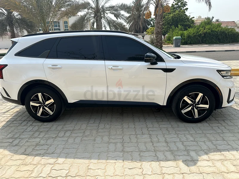 كيا / خيار كامل / 7 مقاعد / موفرة للوقود / سقف بانورامي / دخول بدون مفتاح / م cruise التكيفي63171298360833113