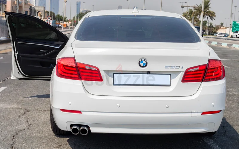 سيارة بي إم دبليو سلسلة 5 من طراز 530i بمحرك 3.0 لتر | مواصفات دول مجلس التعاون الخليجي63230656771586114
