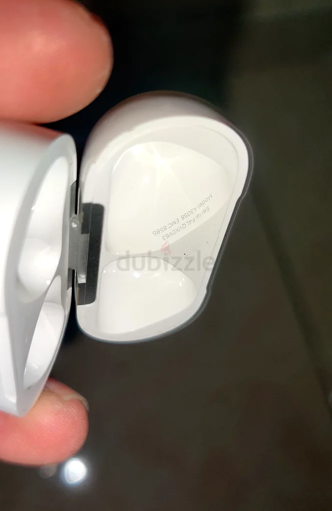 Airpods 4 charging case only63222343363971113