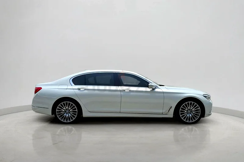 2016 BMW 7-Series 740li Luxury 3.0L | GCC Specifications63160158297986112