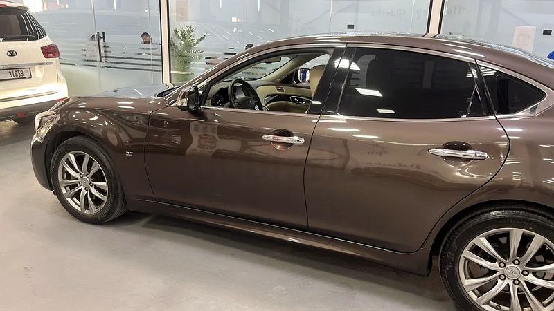 Infiniti Q7063139216567554111