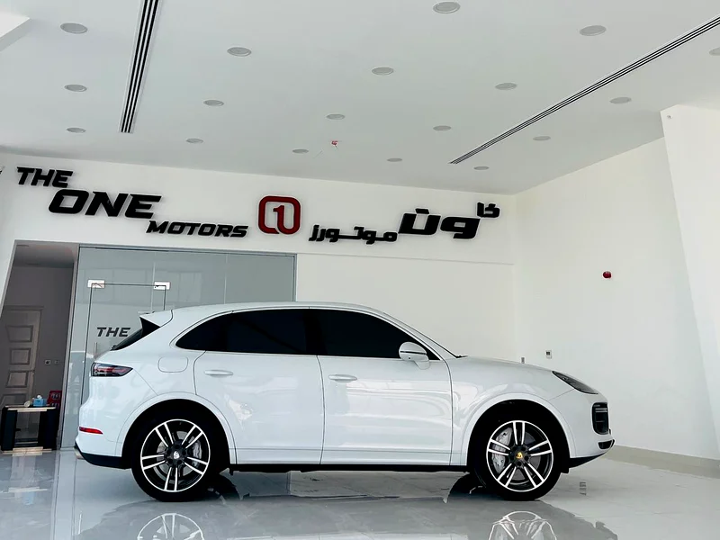 PORSCHE Cayenne 4.0L V8 Turbo 2018 GCC63150479478915111