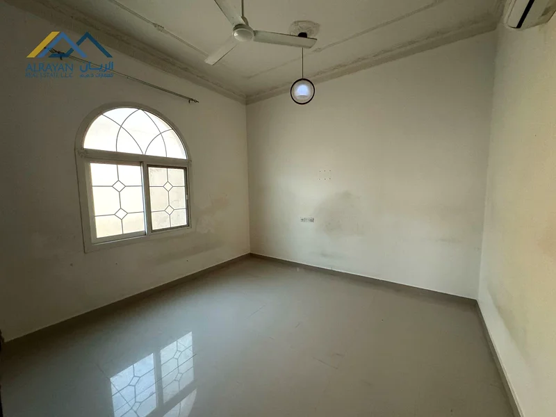مساحات واسعة جدًا * مدخل منفصل * مقابل المدارس63294687439619114