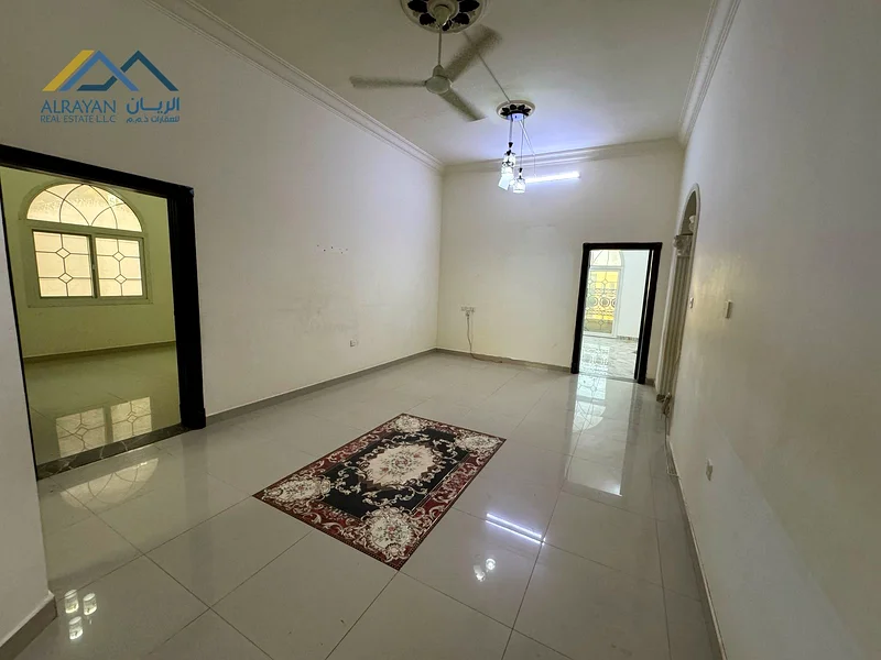 مساحات واسعة جدًا * مدخل منفصل * مقابل المدارس63294687439619111
