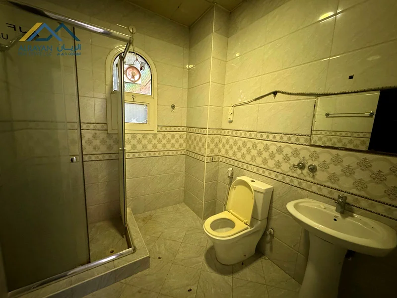 مساحات واسعة جدًا * مدخل منفصل * مقابل المدارس63294687439619113