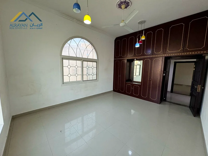 مساحات واسعة جدًا * مدخل منفصل * مقابل المدارس63294687439619112