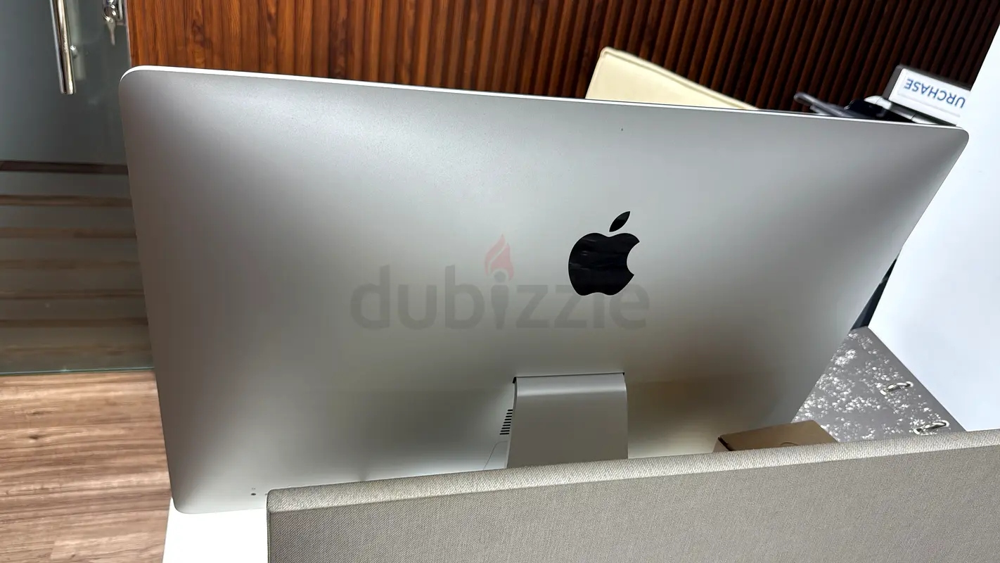 Apple iMac 2020 with 8 GB Graphics63254492326531110