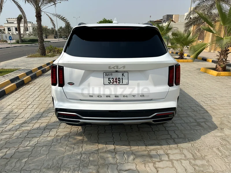 كيا / خيار كامل / 7 مقاعد / موفرة للوقود / سقف بانورامي / دخول بدون مفتاح / م cruise التكيفي63171298360833114
