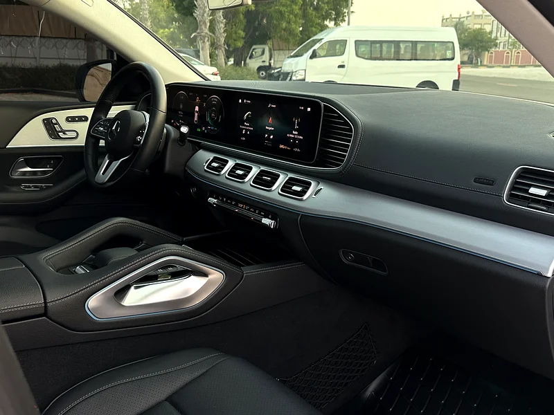 MERCEDES GLE450 4MATIC VERY LOW K.M ONLY 9000 LIKE BRAND NEW63163856544130113