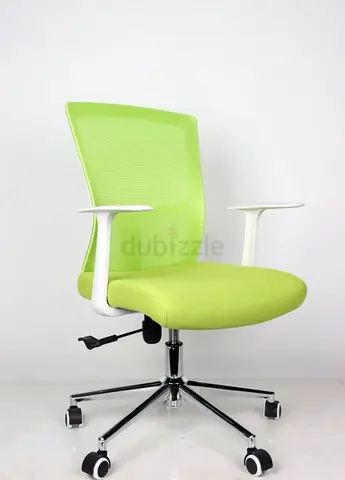 Sleek Green Office Chair - Comfort Meets Style!