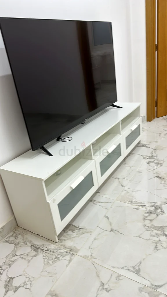 طاولة تلفاز بيضاء63217824652419116