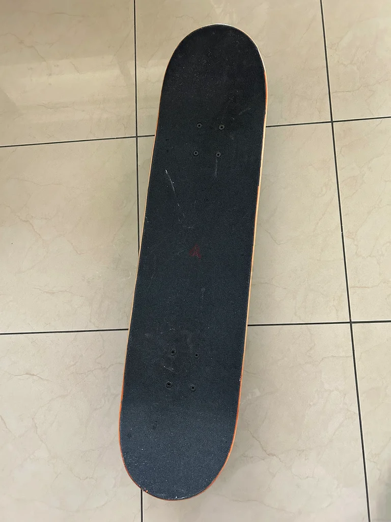 Catch the Thrill: 8” Stylish Skateboard for Sale!63246246872834111