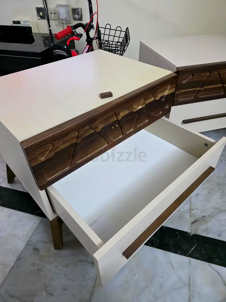 bed side table63217819922689111