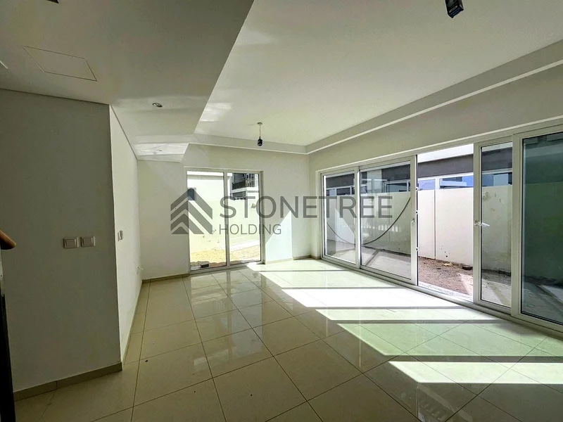 Handover Q3 2025 | Spacious Layout | Middle unit64005841661827112
