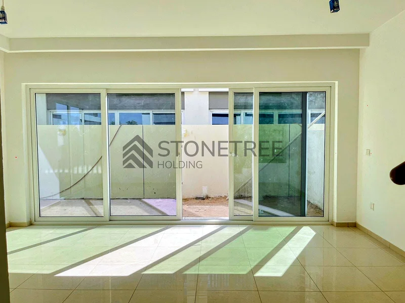 Handover Q3 2025 | Spacious Layout | Middle unit64005841661827111