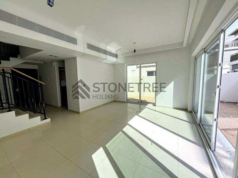 Handover Q3 2025 | Spacious Layout | Middle unit64005841661827110