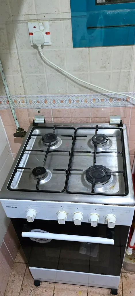 Reliable 4-Burner Cooking Range for Your Kitchen!