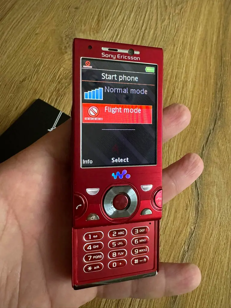 Sony Ericsson W995