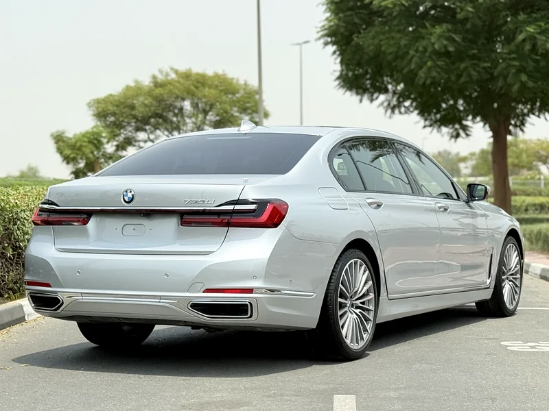 باقتناء بي إم دبليو سلسلة 7 730i فئة الماس مع حزمة M / 2020 / لدول مجلس التعاون الخليجي / حالة ممتازة.63160161810946114