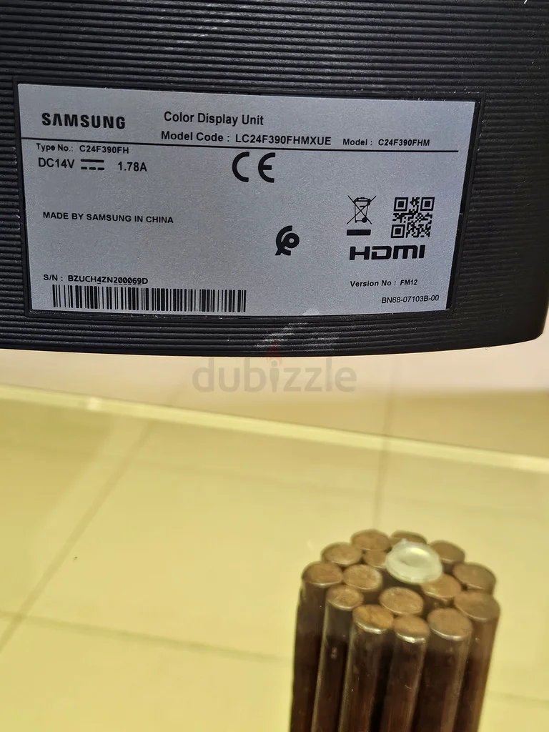 شاشة سامسونج منحنية أنيقة مقاس 24 بوصة بدقة Full HD للبيع! حالة رائعة!63256600169731112