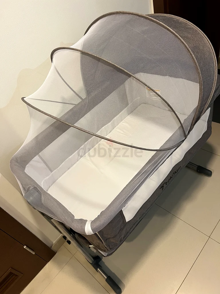 سرير طفل بجانب السرير من تكنوم63175286704387111