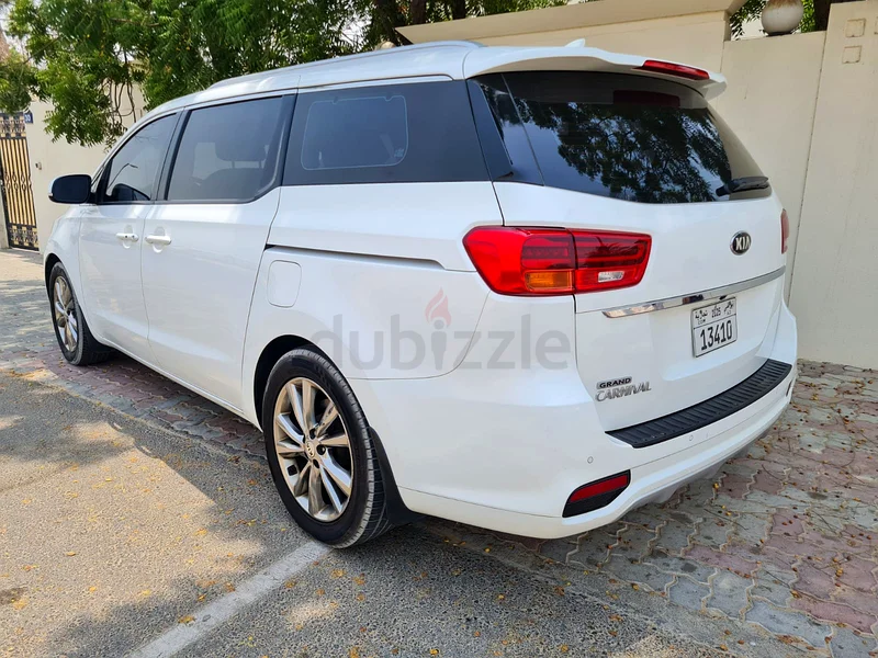 2019 KIA CARNIVAL TOP OPTION GCC / ACCIDENT FREE / CAR IN EXCELLENT CONDITION /LOW KM63152289788419113