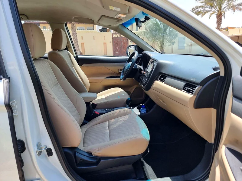 Mitsubishi Outlander 2016 model Gcc Space Full Option Original paint Accidents Free63225309701763113