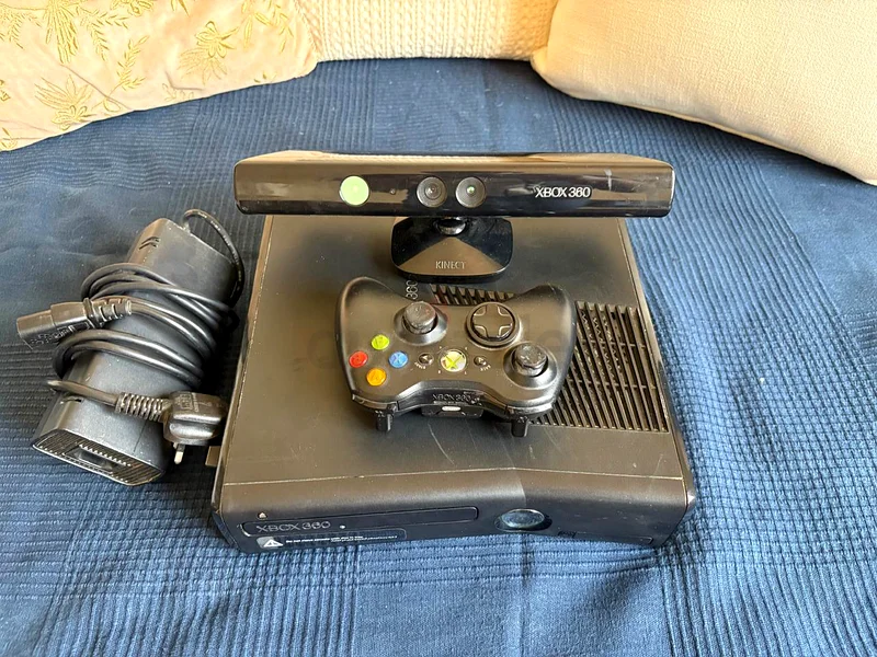 حزمة مايكروسوفت إكس بوكس 360 مع كينكت، ووحدة تحكم وألعاب - حزمة ممتعة للعائلة!63173867643649111