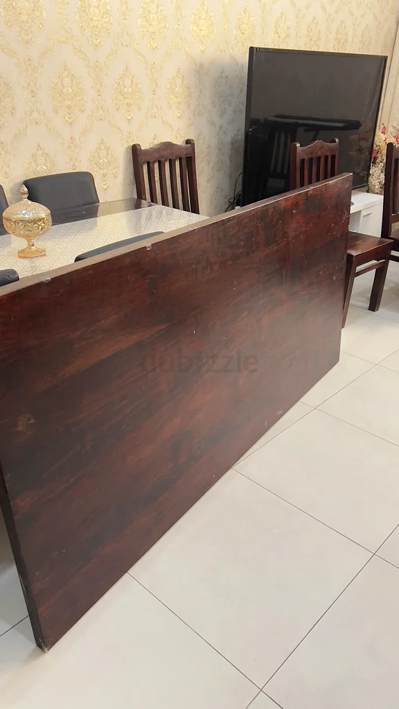 Strong wooden table and chairs63216833720322113