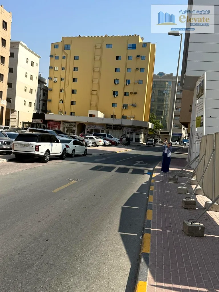 مبنى تجاري وسكني يحتوي على فندق وشقق للبيع G+463185193954945113