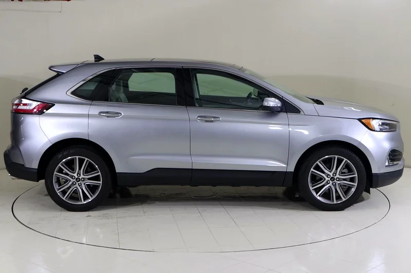 EDGE TITANIUM @ AL TAYER MOTORS PRE OWNED COMPLEX AL QUOZE.63227251598594113
