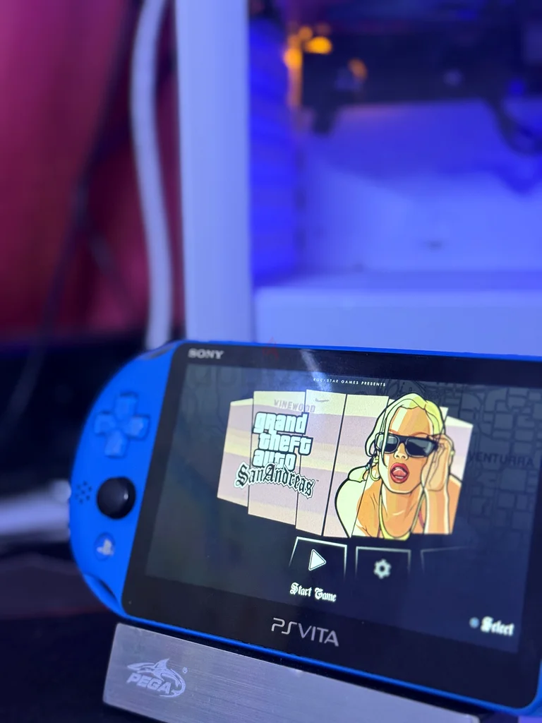 PS Vita slim 2000 معدّل أزرق63231695257601111