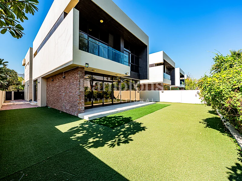 Exclusive | Golf Course View | Vacant | Upgraded63737917613697111