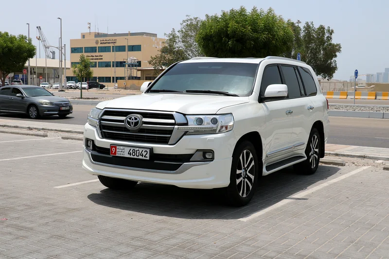 Toyota Land Cruiser GXR (Grand Touring)63141656895873114
