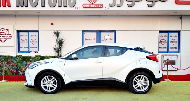 HYBRID TOYOTA CHR 2022 MODEL AVAILABLE ON CASH AND 0 DOWNPAYMENT BANK FINANCE63147208789635113