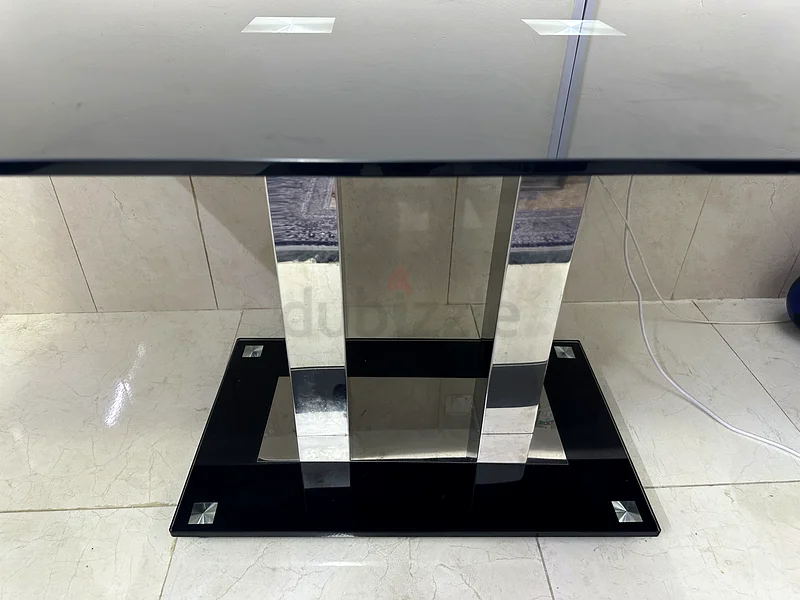 Excellent Glass Dinning table urgently sale63216833802625112