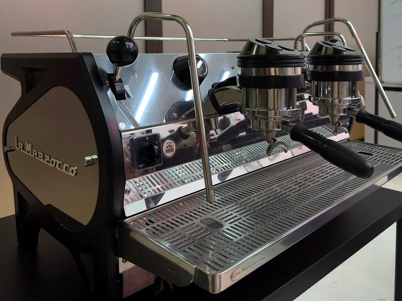 La Marzocco Strada AV 2 Group  
Model 201963258135198593111