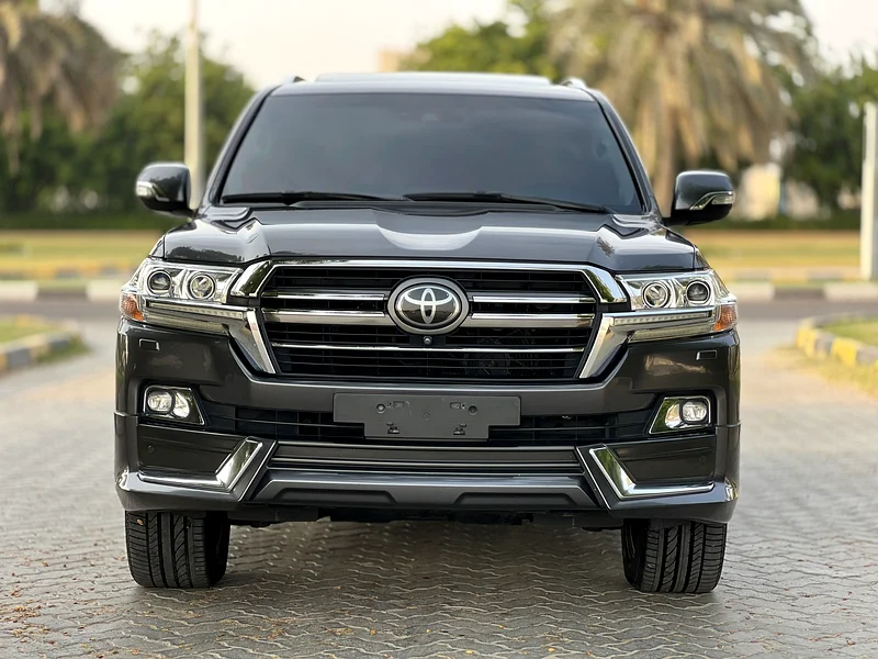 Toyota Land Cruiser GRAND TOURING S VX.R V8 5.7 2020 model, Gulf specification, agency paint, in agency condition63141657154179111