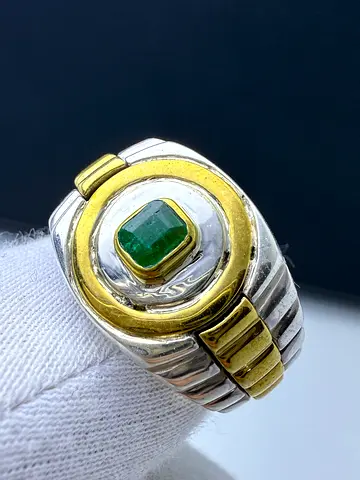 خاتم بحجر زمرد افغاني طبيعي فاخر - A ring with a luxurious natural Afghan emerald stone