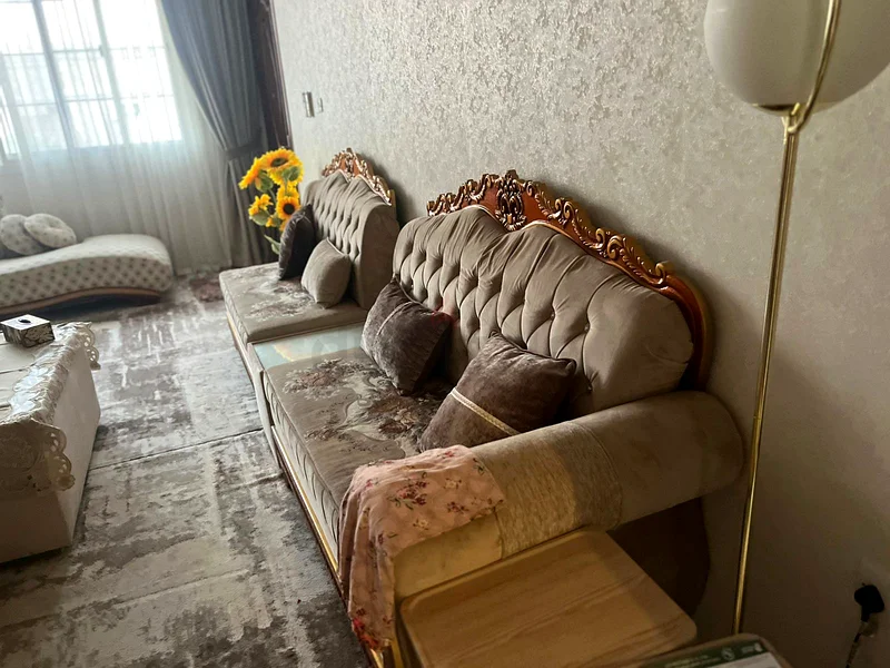 طقم أثاث أنيق لغرفة المعيشة مع سجاد عصري63222842165763111